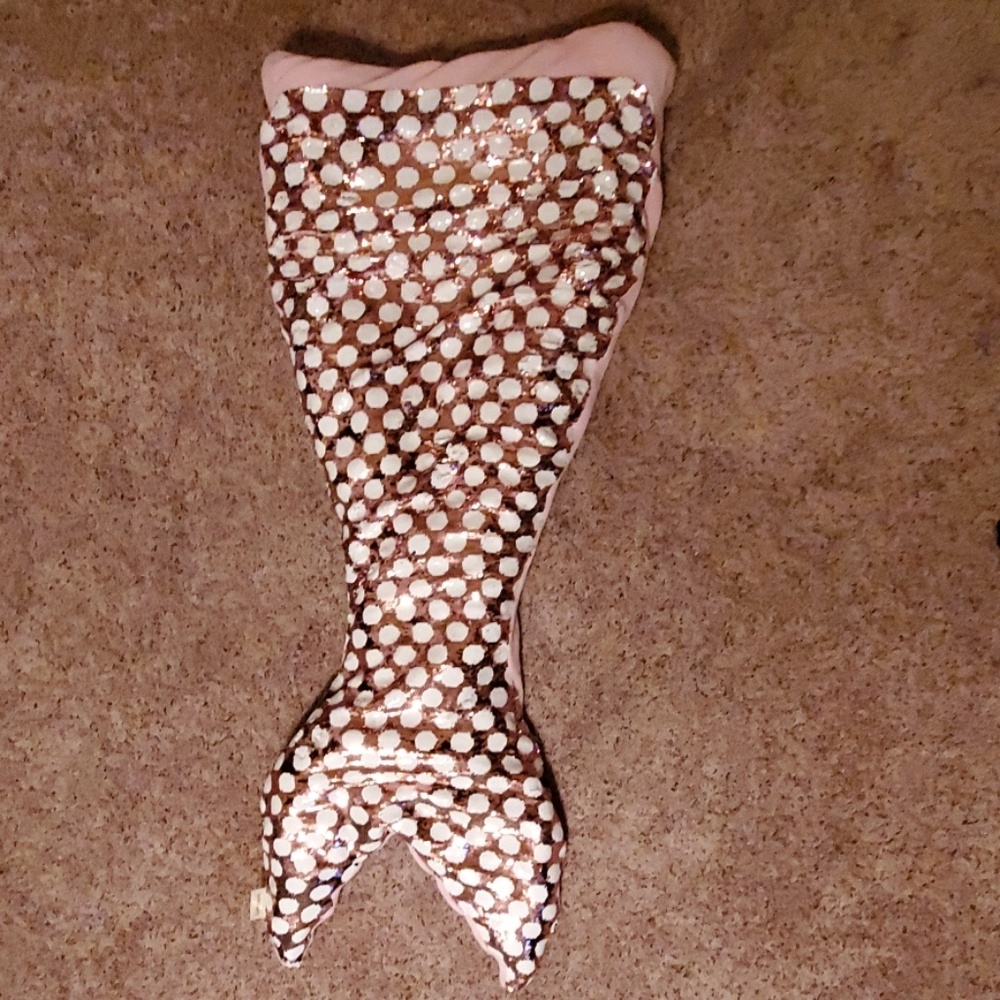 Flip sequin mermaid blanket